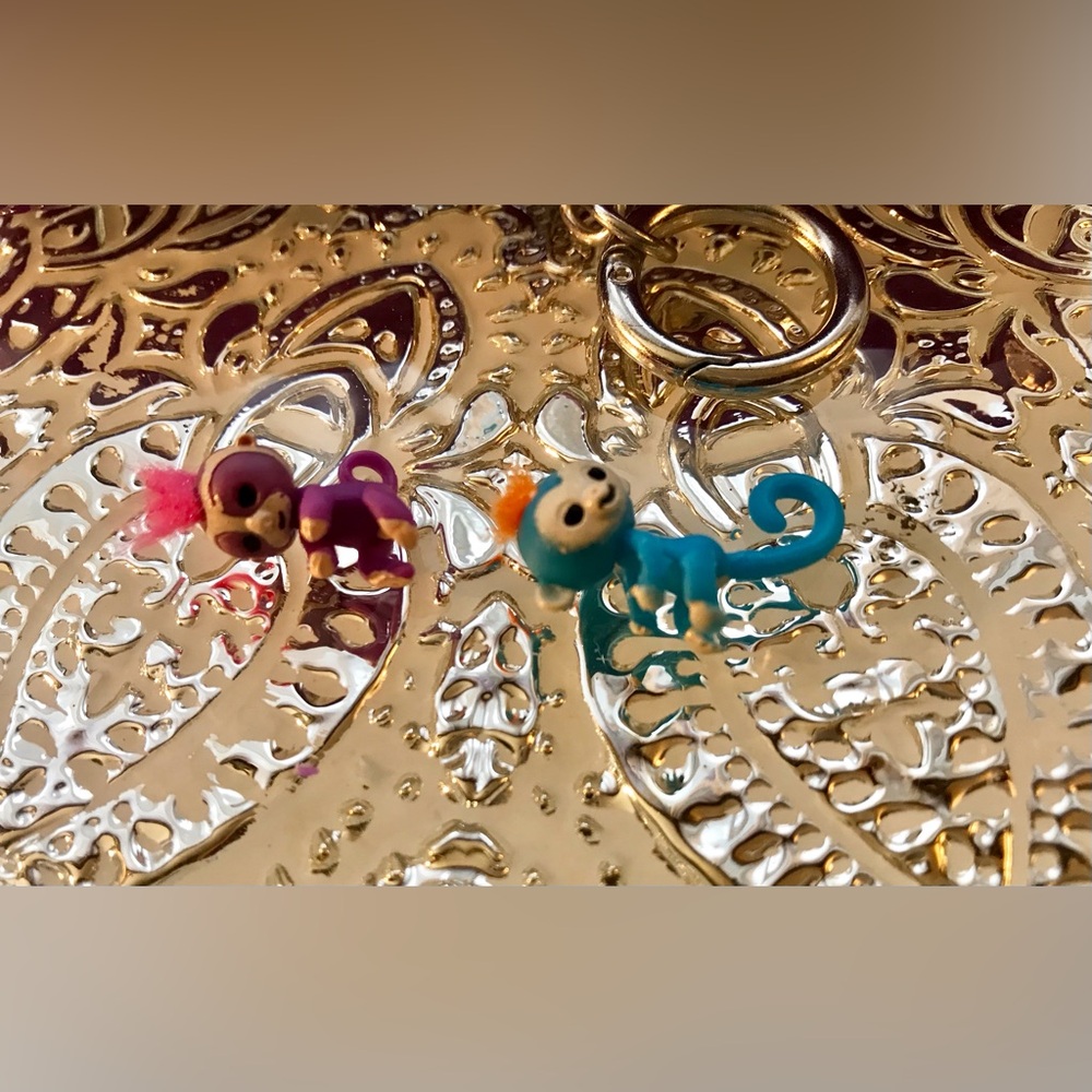 2019 FINGERLINGS Mini Tiny Pop Open Keychain Playset Tiny Figures Sloth Unicorn - Picture 10 of 15
